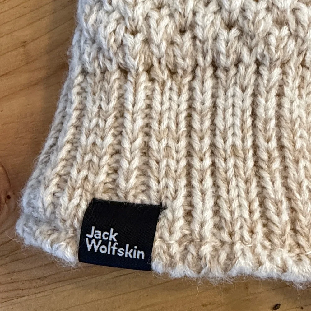 Jack Wolfskin Beige Knit Mittens with Sherpa lining women’s size small cozy